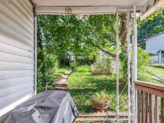 5th image of 60 Bennett St