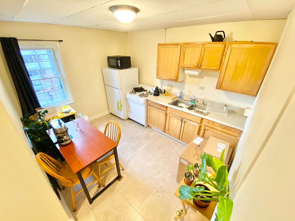 1st image of 202-206 S Winooski Ave #2