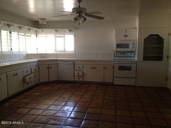 3rd image of 16740 W Pioneer St