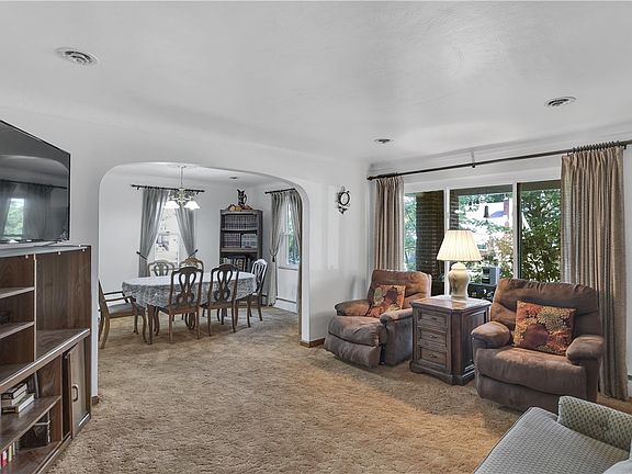 5th image of 108 Fairview St