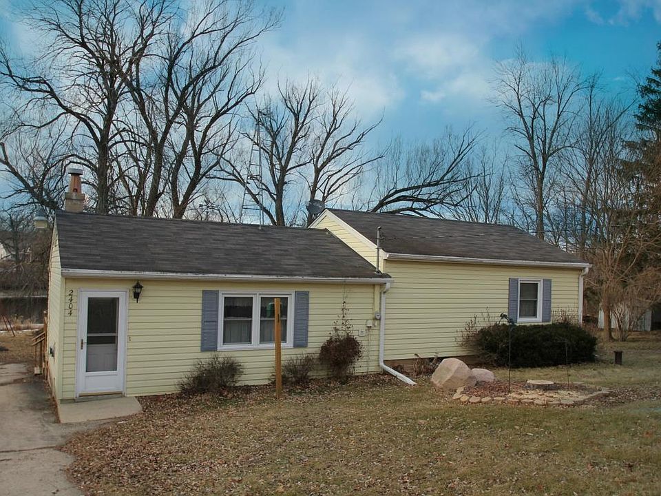 2nd image of 2404 N River Rd