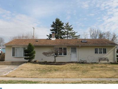 14 Old Brook Rd, Levittown, PA, 19057