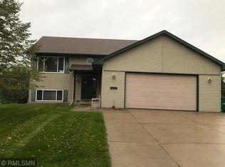 946 Heritage Dr SW, Lonsdale, MN 55046