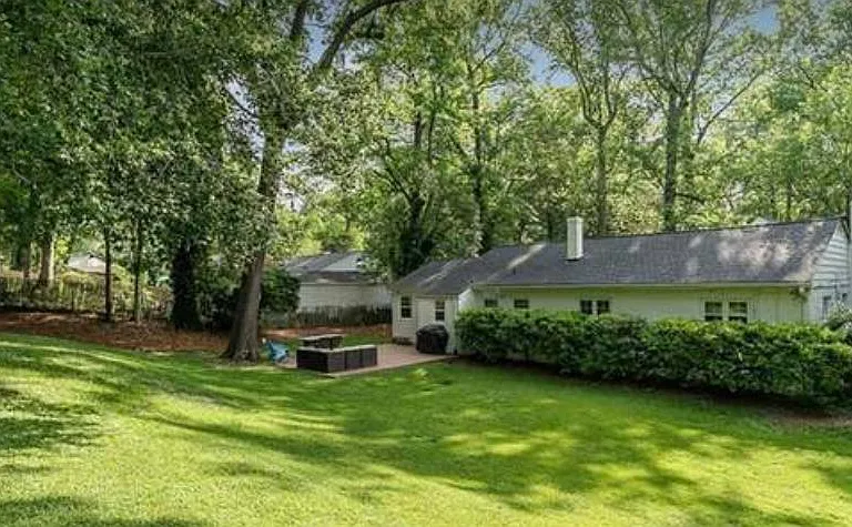 101 Forestdale Dr — Photo 2