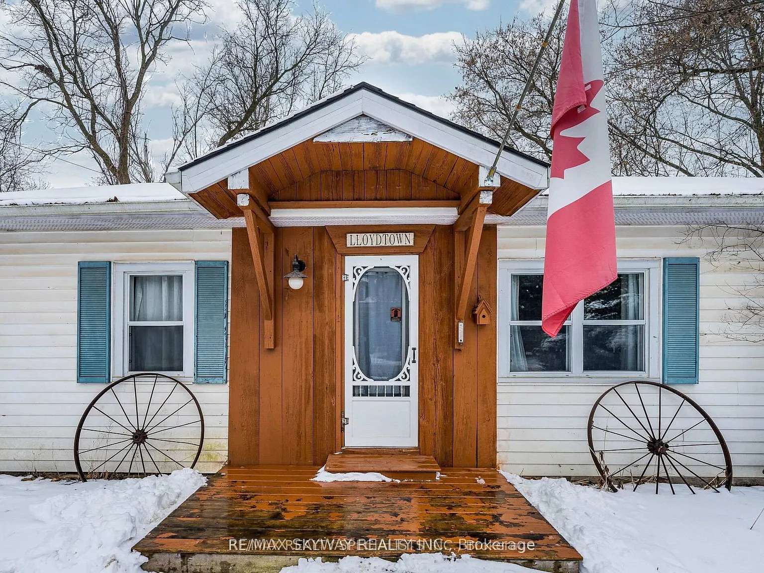 4 bed, $2,800 — Photo 1