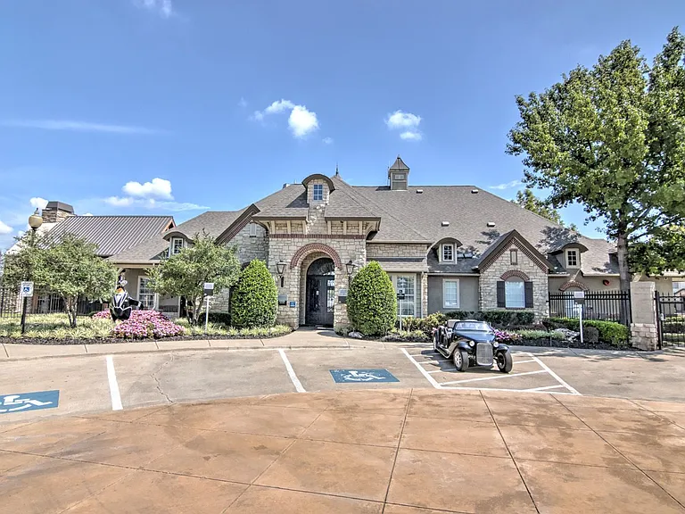 Mansions at Riverside — Photo 11