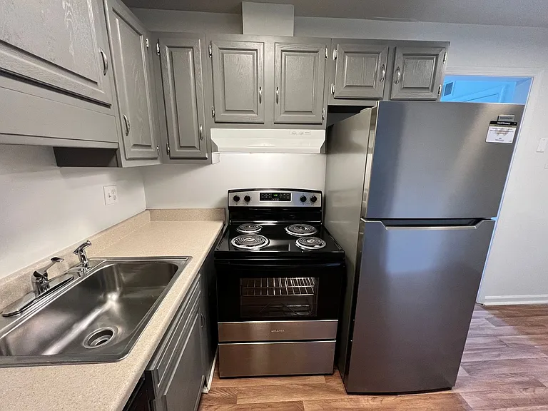 Stone Ridge Apartments- Convenient Location — Photo 16
