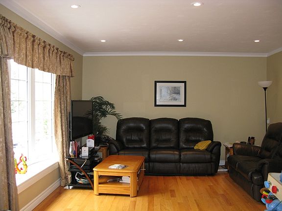 2nd image of 105 Bayview Pkwy
