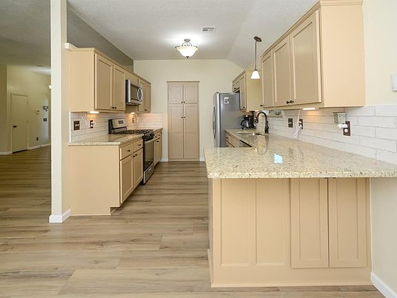 5th image of 600 Rimrock Rd