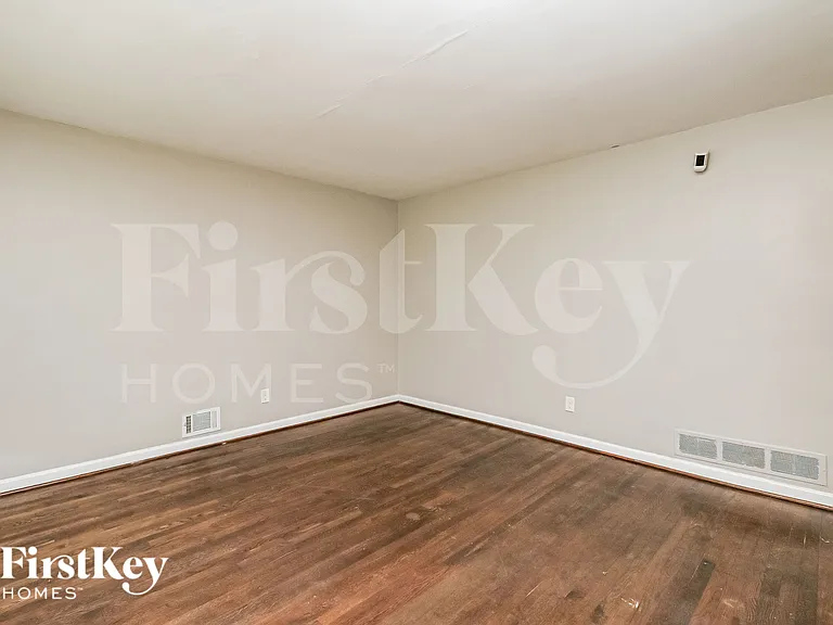 1843 Wee Kirk Rd SE — Photo 4
