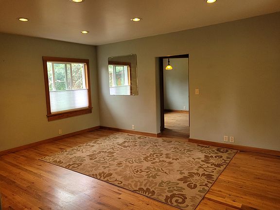 4th image of 825 Woodford Ave #A