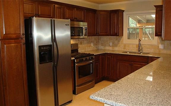 5th image of 3845 Weyburn Dr