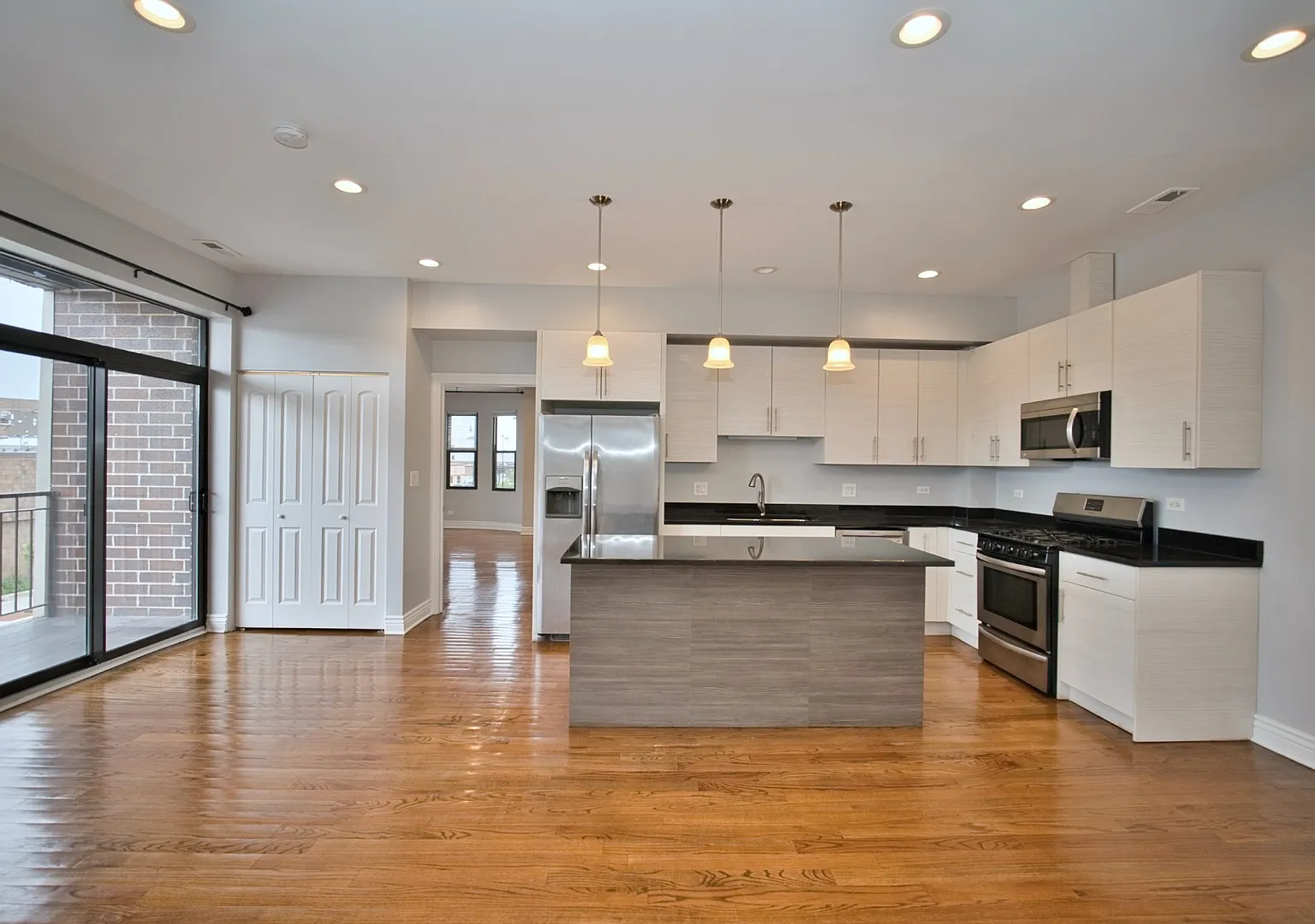3 bed, 2.5 bath, 1600 sqft, $2,775 — Photo 4