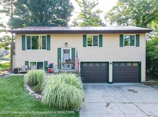 6264 W Lake Dr, Haslett, MI 48840