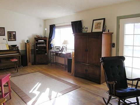 Spacious living room