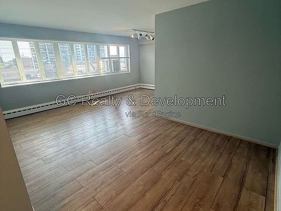 2nd image of 708 W Bittersweet Pl APT 802