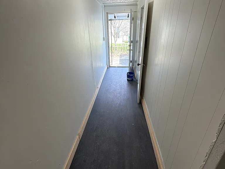 105 E 4th St #4 — Photo 2