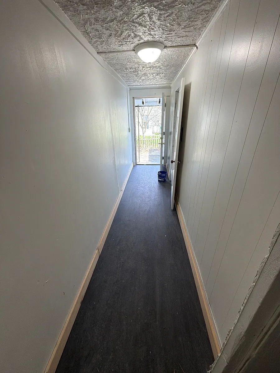 Building Photo - 105 E 4th St #4