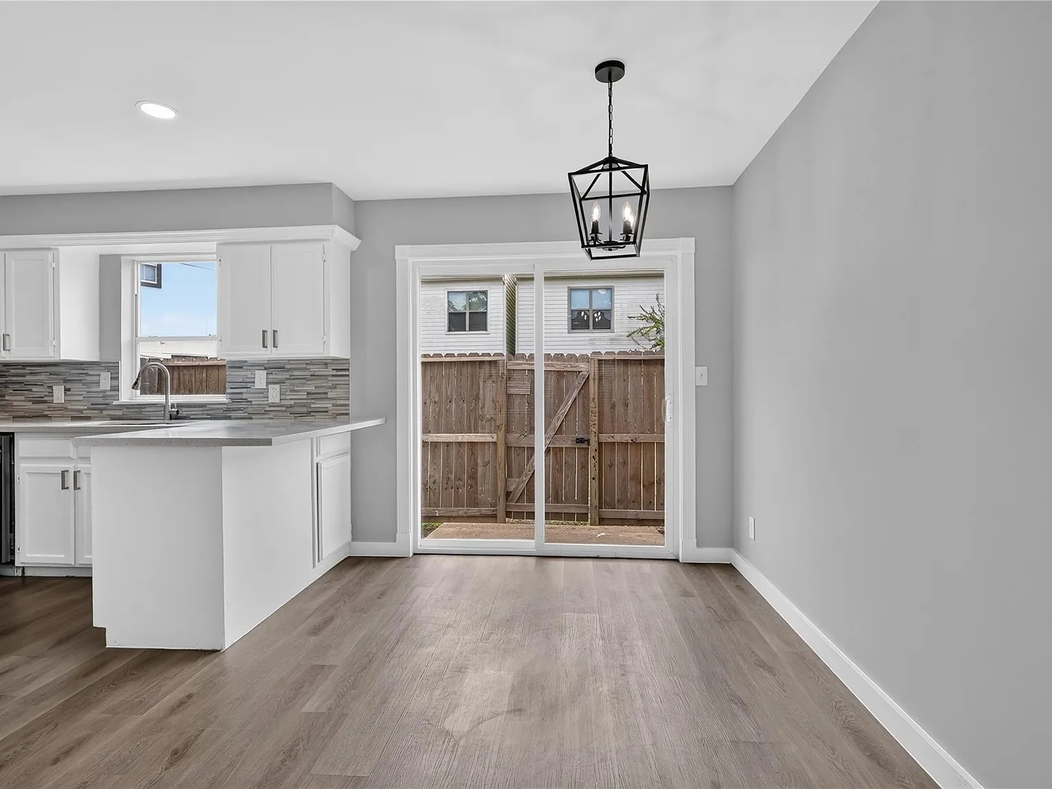 2 bed, 1.5 bath, 1068 sqft, $1,600 — Photo 4