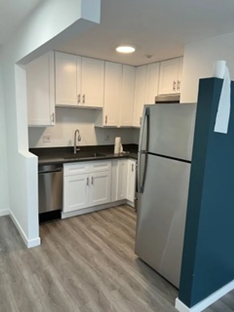 Olof Street Apartments — Photo 4
