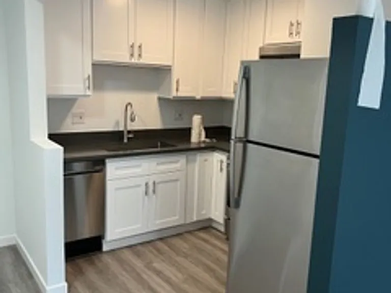 Olof Street Apartments — Photo 4