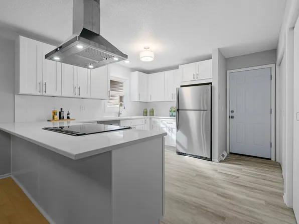 4561 Ridgeview Dr, Eagan, MN 55123