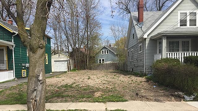 1st image of 214 Hutchinson Ave
