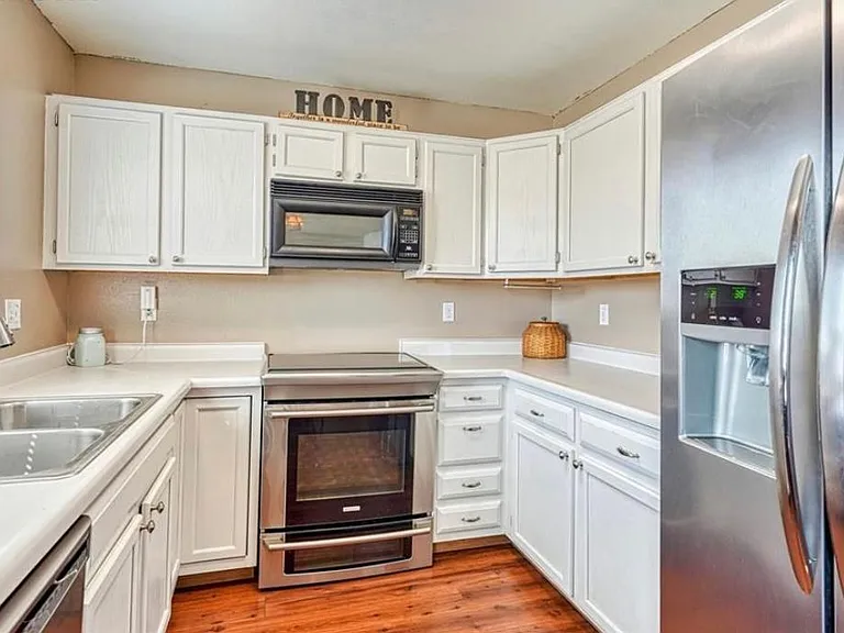 6214 Chantilly Pl — Photo 2