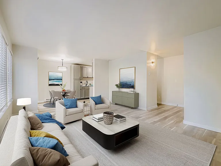 Beautifully Renovated 1 & 2 Bedroom Apartments in Lynnwood! — Photo 2