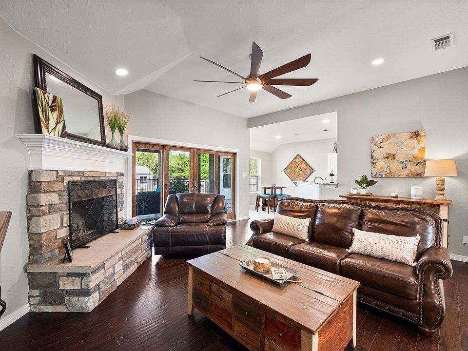 1st image of 213 Bent Creek Dr