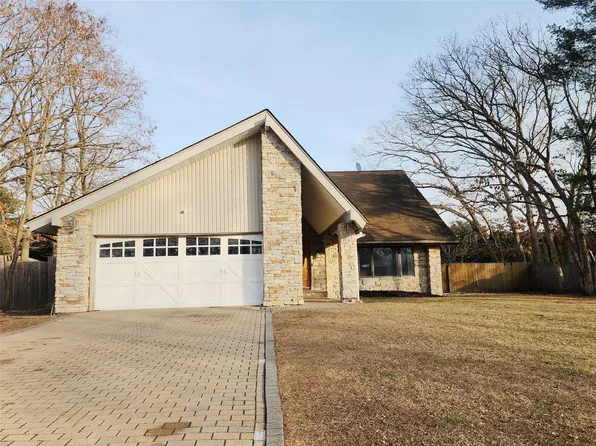 41 Glenmere Lane, Coram, NY 11727