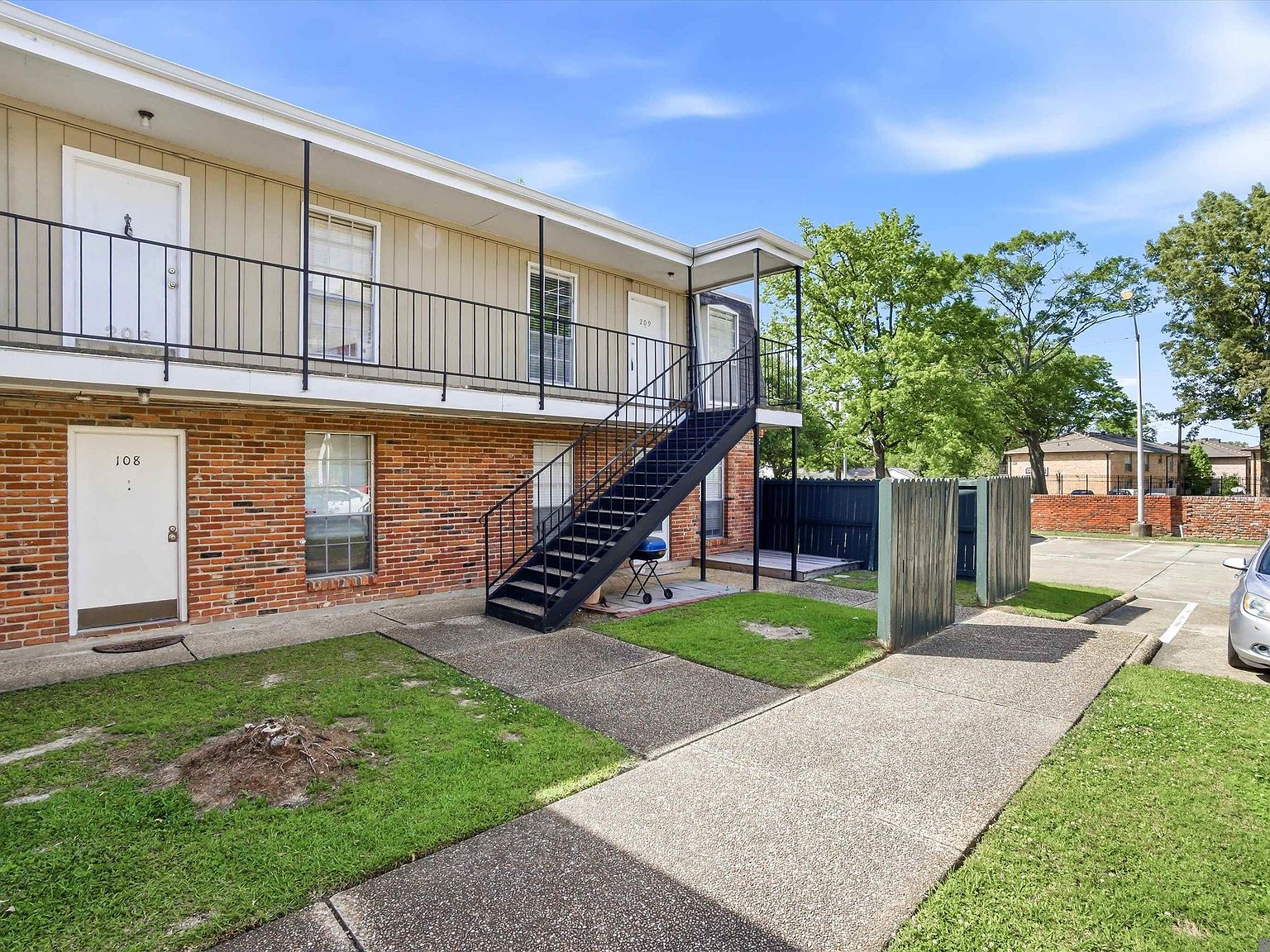 1755 College Dr APT 209