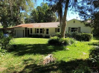 17 Palm Dr, Yankeetown, FL 34498