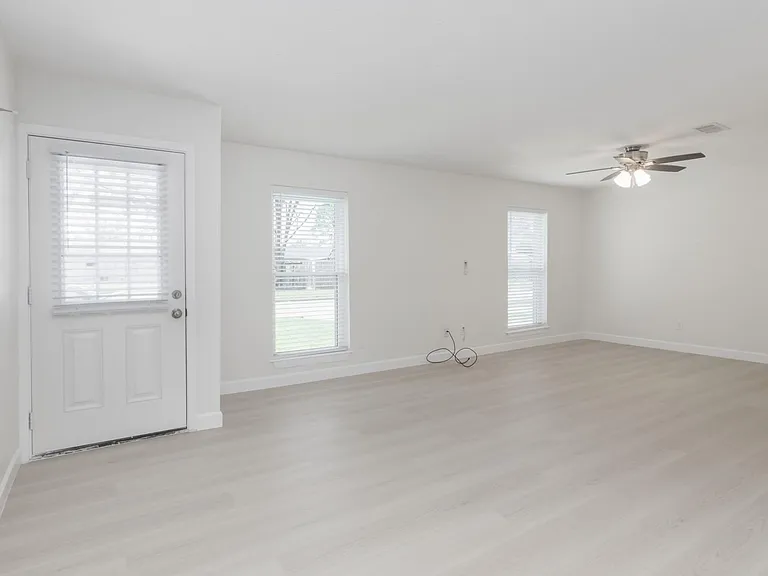 1007 Cedar St — Photo 5