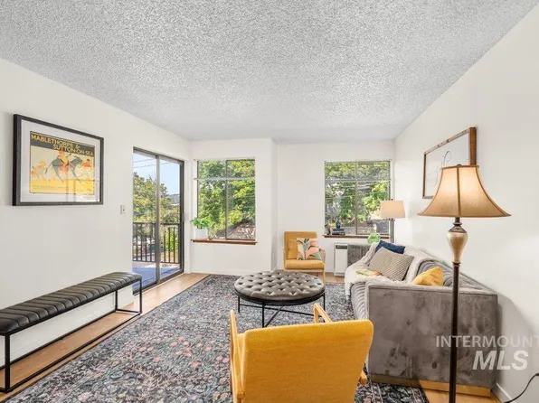122 N Washington St APT 2D, Moscow, ID 83843