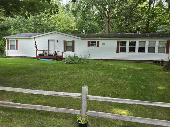 2625 Sanford Dr, Hillsdale, MI 49242