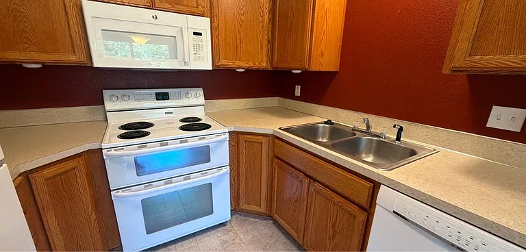 1060 SE Miller Ave — Photo 6