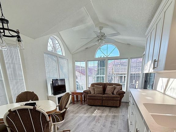 5th image of 45 Redbluff Dr