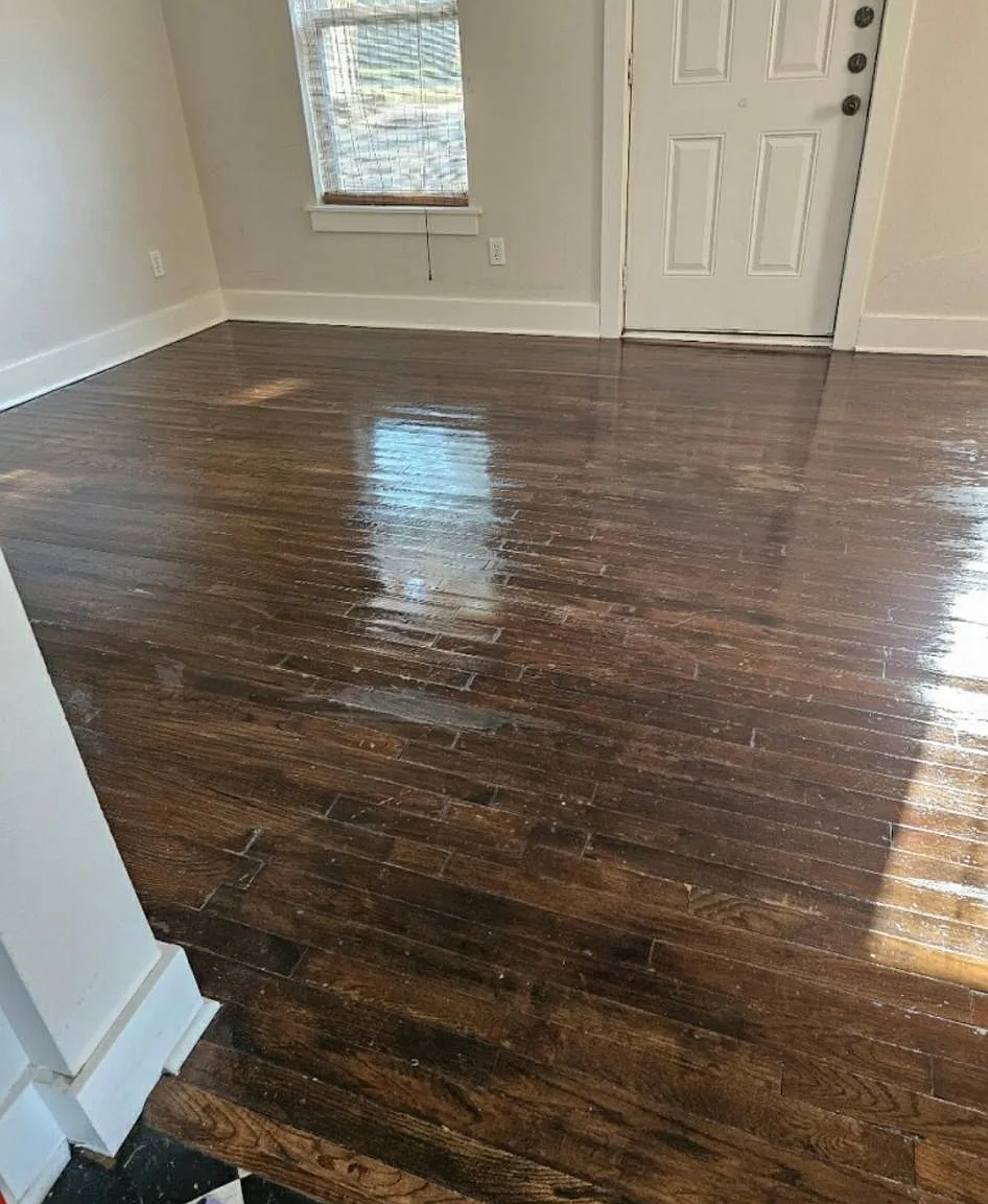 1423 N Locust St — Photo 3