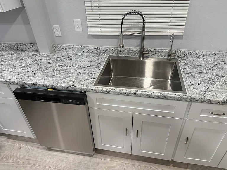 155 Canton — Photo 15