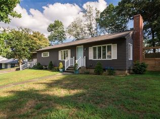 5 Cherry Ln, Barrington, RI 02806