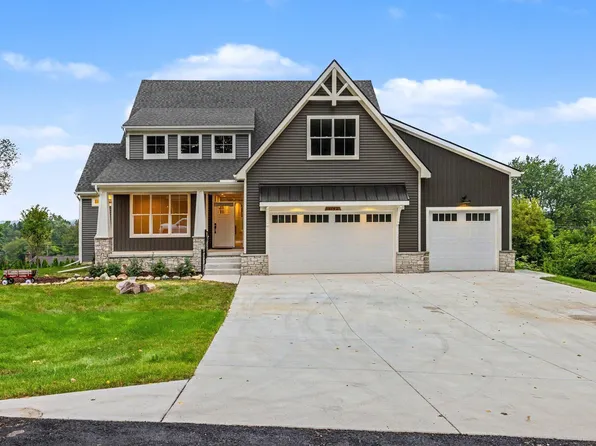 1752 Milford Heights Dr, Milford, MI 48381
