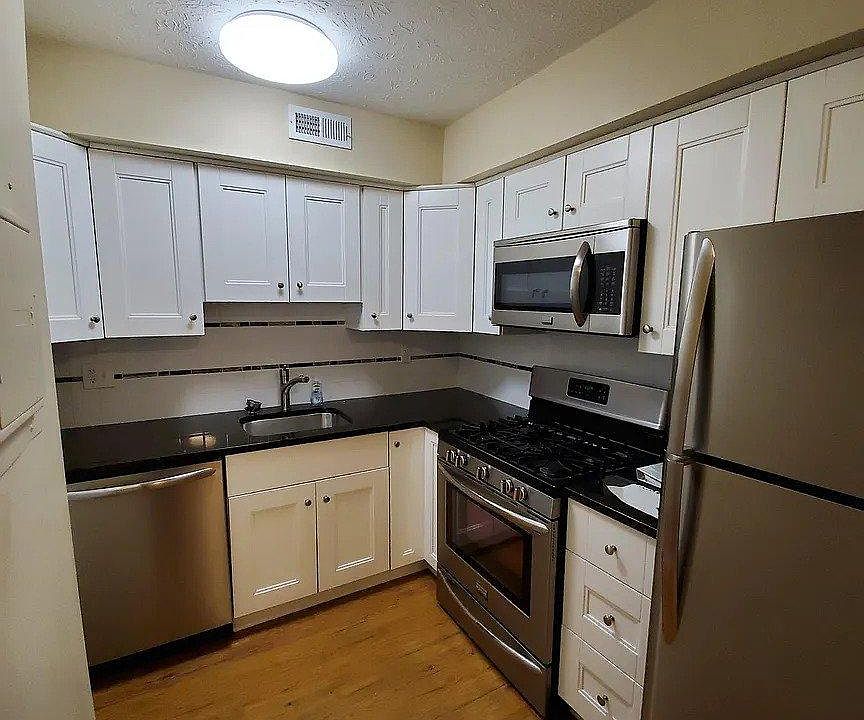 Kitchen with all the bells & whistles!