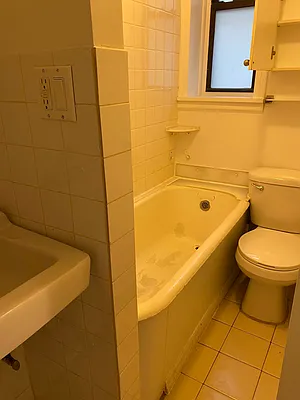 Rented by New York Realty Minimax Inc | media 18