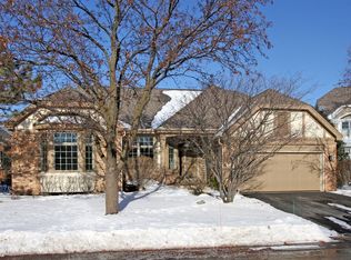 16 Riviera Ct, Lake In The Hills, IL 60156