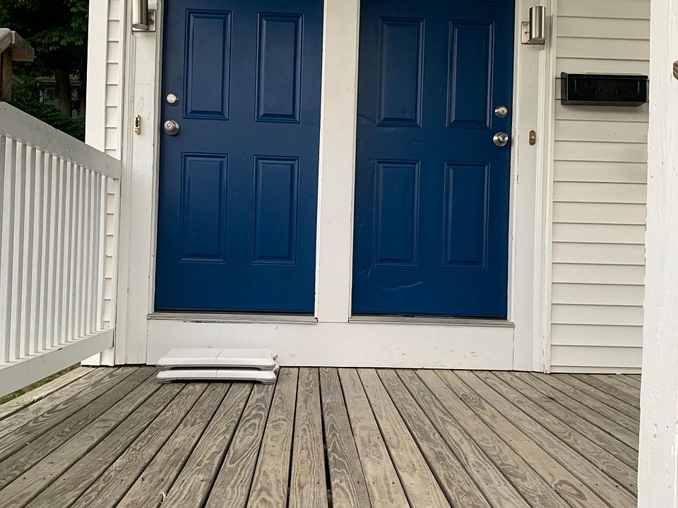 1st image of 60 Huxley Ave #1