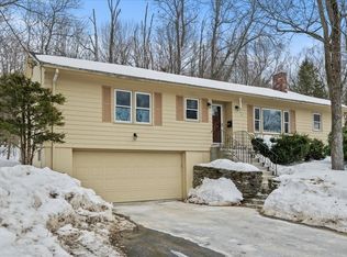 28 Lynnwood Ln, Worcester, MA 01609