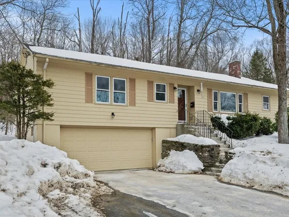 28 Lynnwood Ln, Worcester, MA 01609