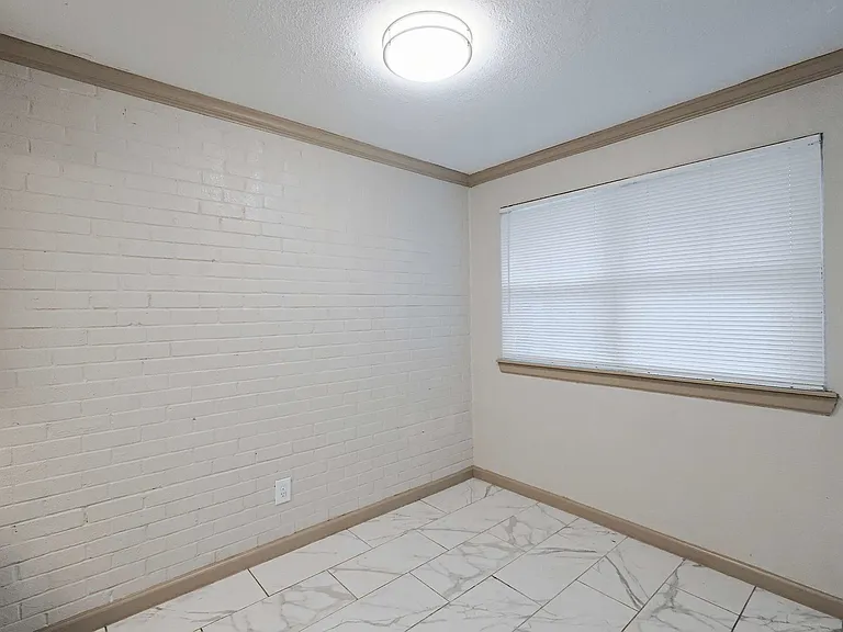 Ambassador Apartments — Photo 44