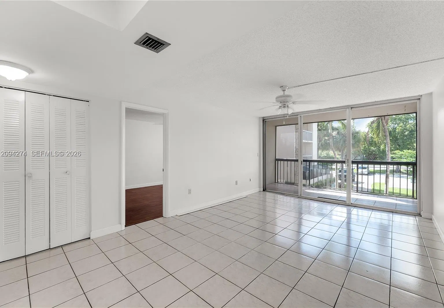 Gardens Of Kendall Condo — Photo 3